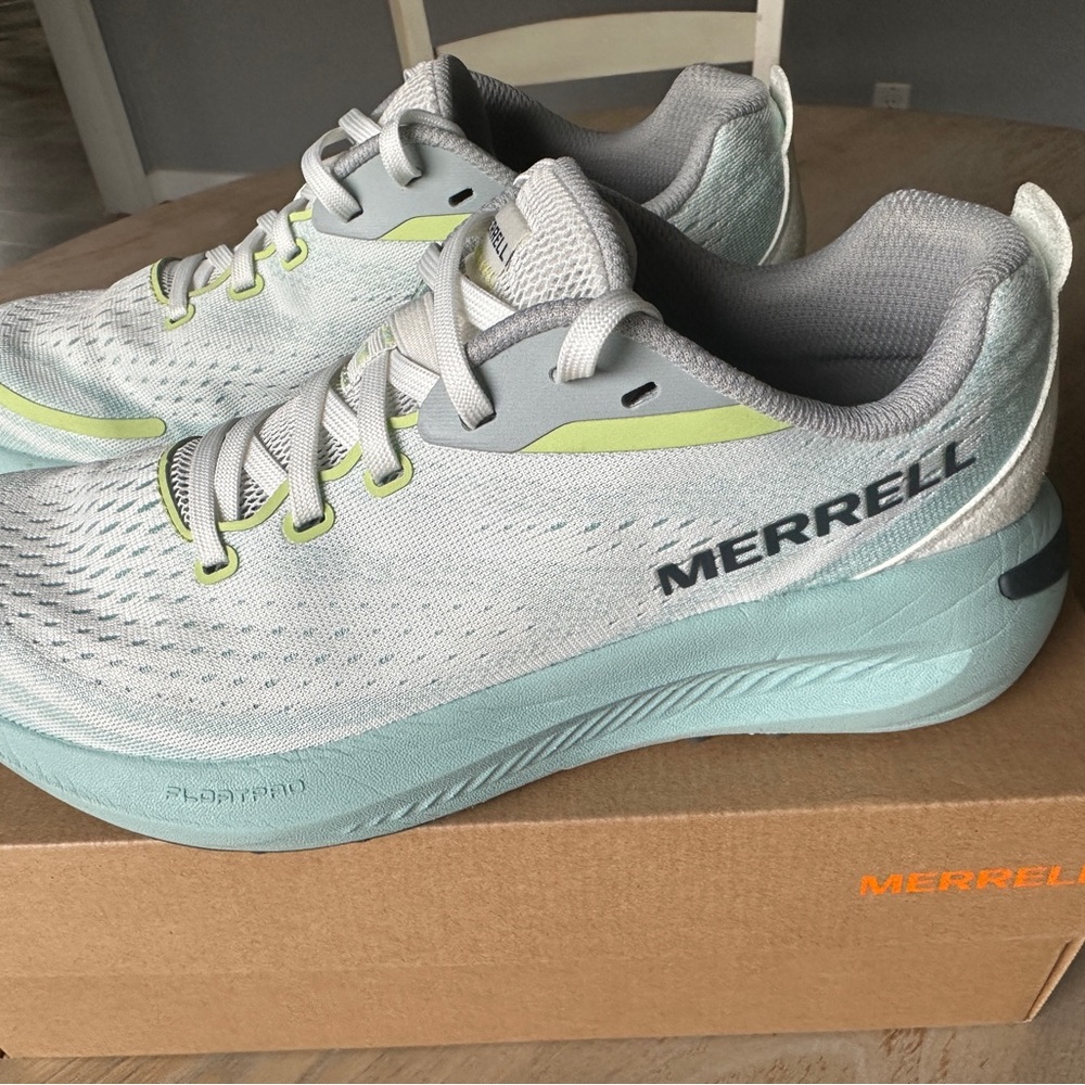 Merrell Women's Morphlite Shoes in white/frost blue. Sz9
